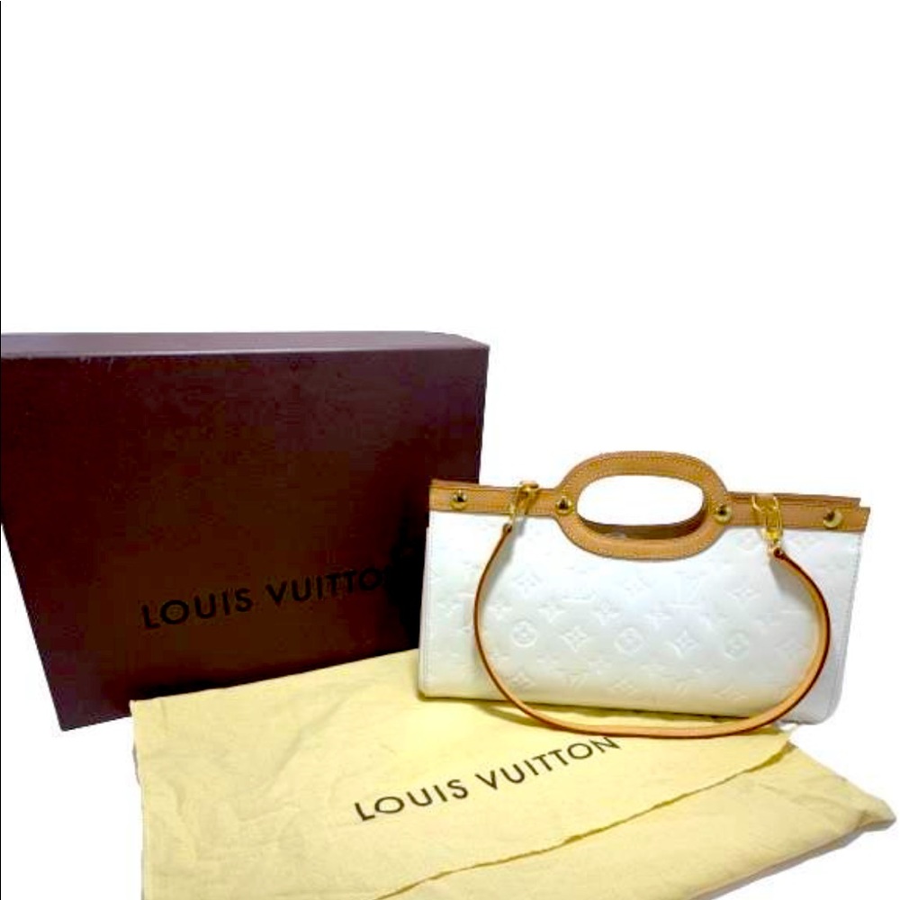 Louis Vuitton purse in pearl white